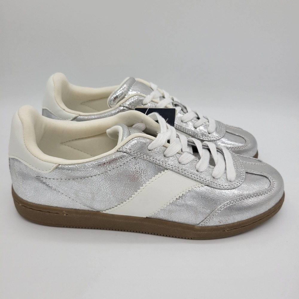 NEW Universal Thread Womens Metallic Silver Retro Soccer Sneakers Gum Sole 7.5